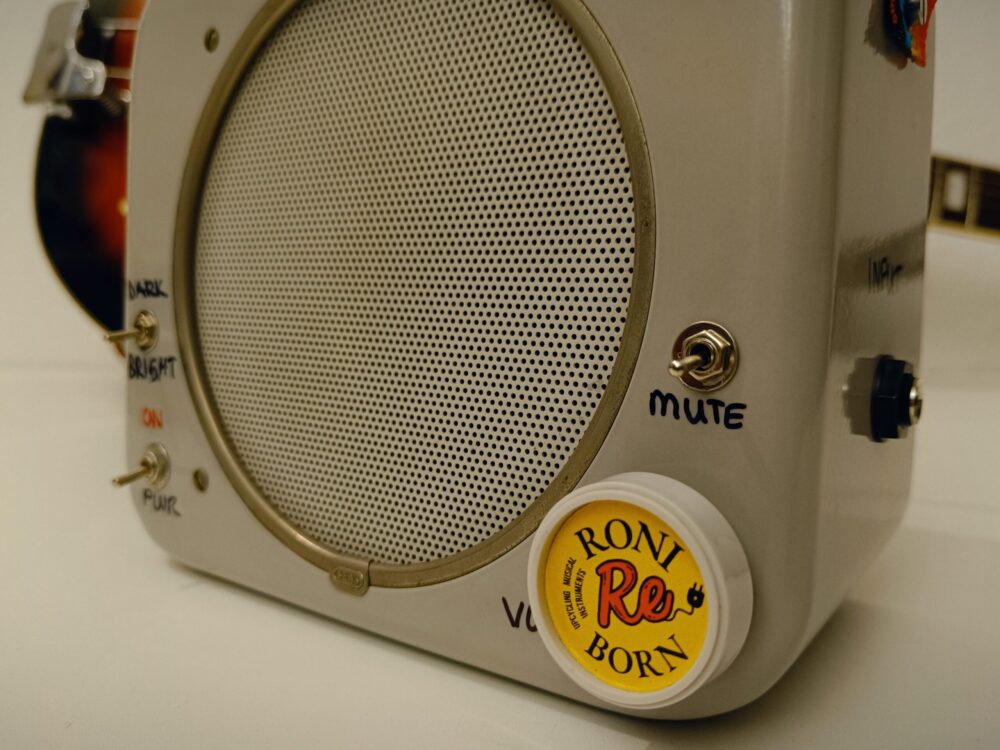 5-Watt Battery-Powered Tube Guitar Amp - Image 4